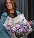Ramo con fragantes lilas y matiola